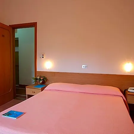 Moderno Hotel 3*